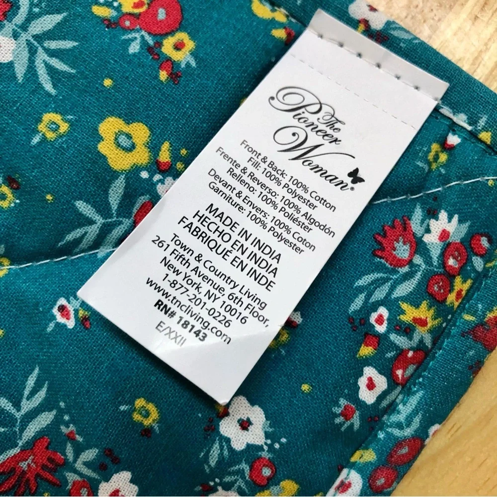 The Pioneer Woman Rose Ditzy Quilted Square Placemat Ree Drummond 15” x 15”